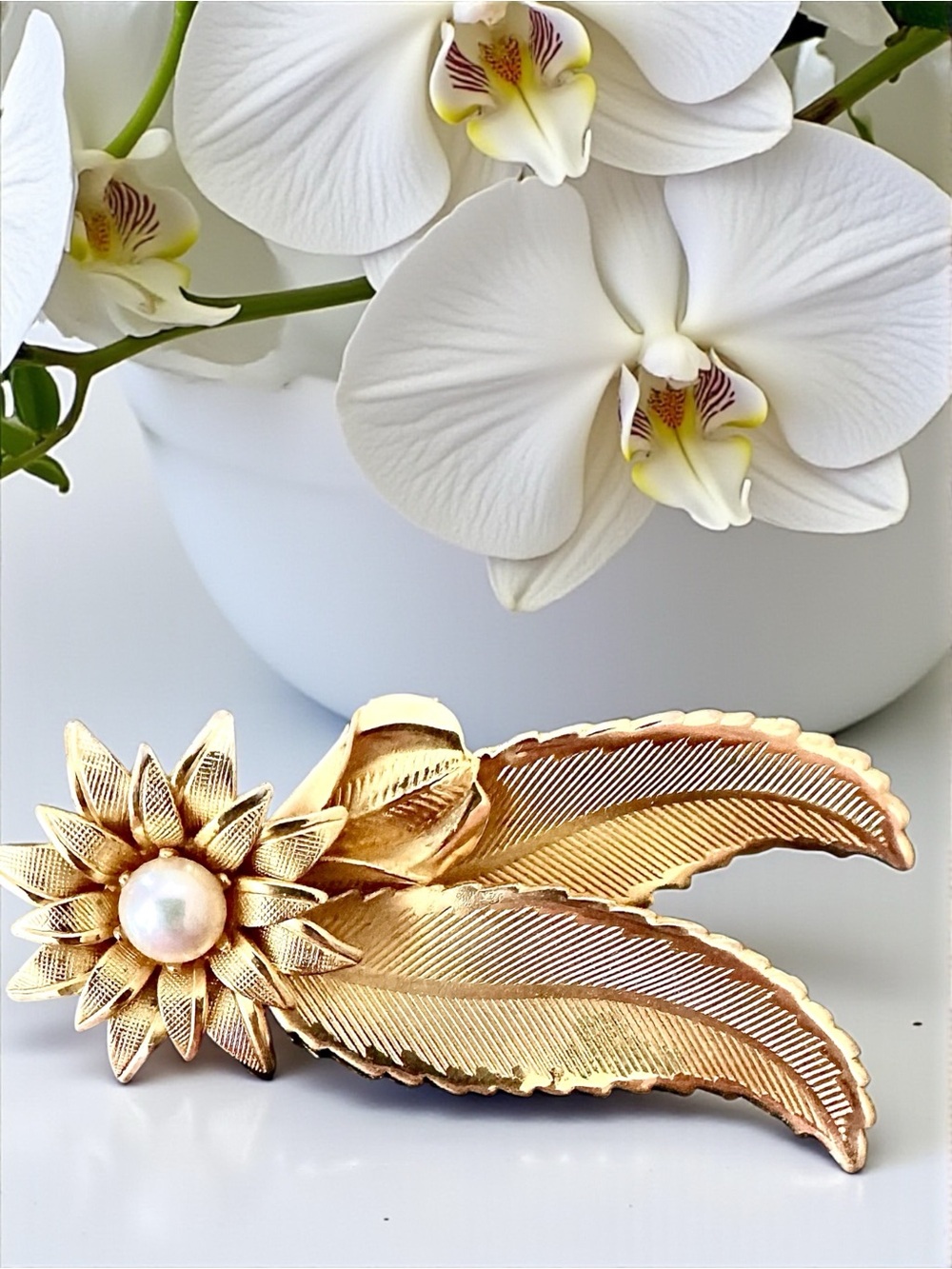 Vintage Lisner Gold Tone Sunflower Pearl Brooch Pin Flower Leaves Mid Century